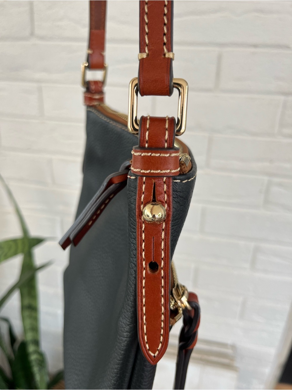 Dooney & Bourke black leather letter carrier crossbody purse, brown leather trim - Picture 5 of 12